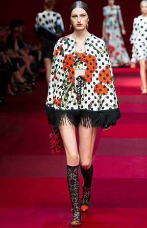 اعتمدي موديلات البانشو للربيع المقبل كعارضات Dolce & Gabbana
