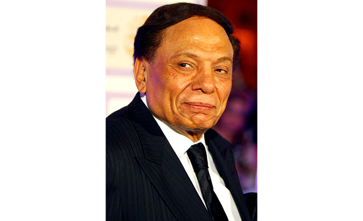عادل إمام يردّ عبر نواعم على جدل مهرجان قرطاج السينمائي