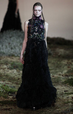 عرض مسرحي من أليكساندر ماكوين