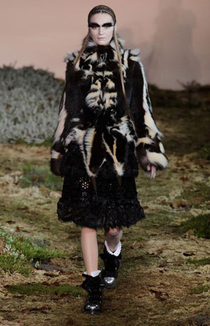 عرض مسرحي من أليكساندر ماكوين