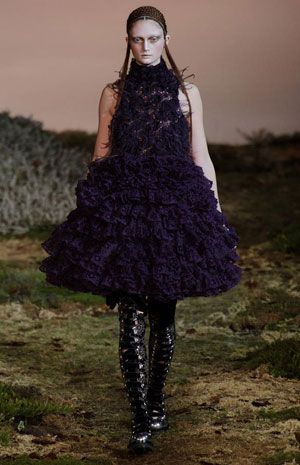 عرض مسرحي من أليكساندر ماكوين