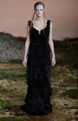 عرض مسرحي من أليكساندر ماكوين