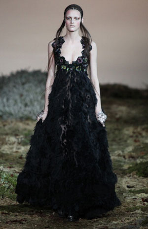 عرض مسرحي من أليكساندر ماكوين