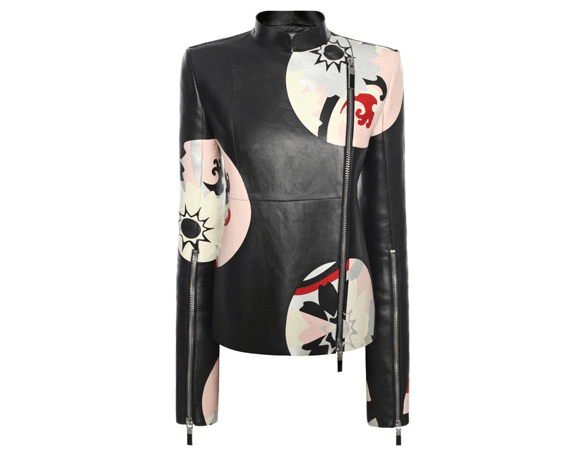 لهذه الأسباب ستتألقين بتصاميم أليكساندر ماكوين!