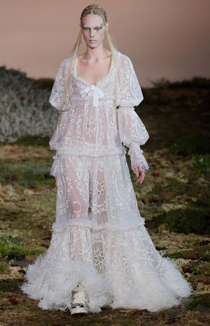 عرض مسرحي من أليكساندر ماكوين