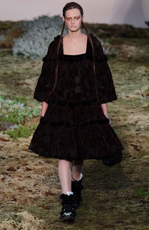 عرض مسرحي من أليكساندر ماكوين