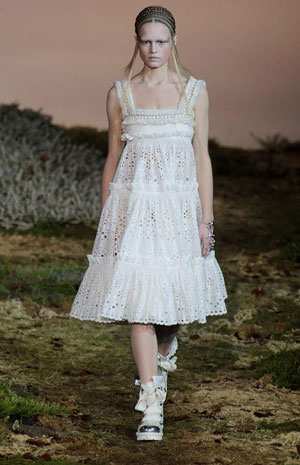 عرض مسرحي من أليكساندر ماكوين