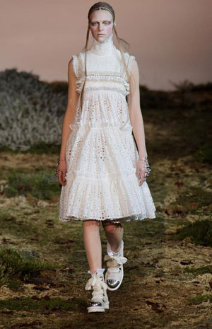 عرض مسرحي من أليكساندر ماكوين