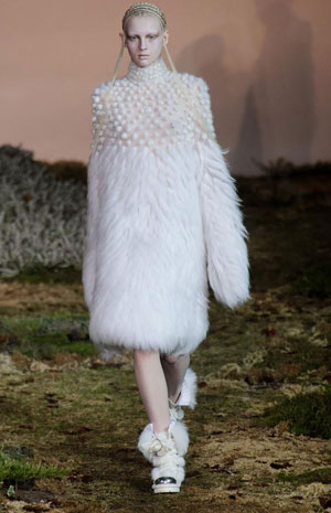 عرض مسرحي من أليكساندر ماكوين