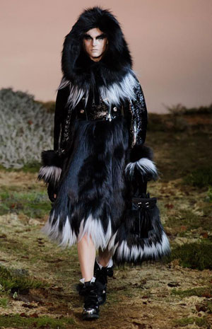 عرض مسرحي من أليكساندر ماكوين