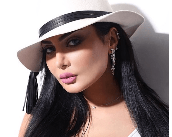 استوحي مكياجكِ القويّ والجريء من أمل العوضي