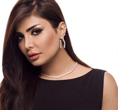 استوحي مكياجكِ القويّ والجريء من أمل العوضي