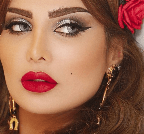 استوحي مكياجكِ القويّ والجريء من أمل العوضي