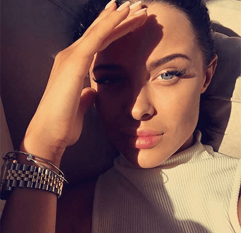 تعرّفي إلى شبيهة أنجلينا جولي
