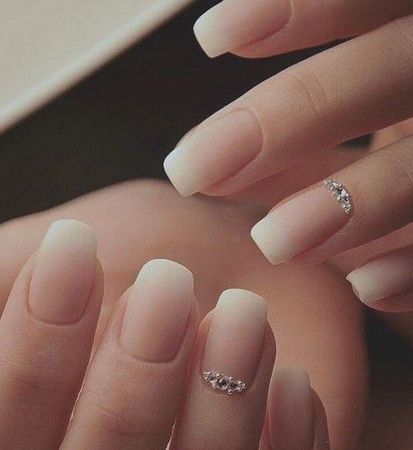 للعروس.. استوحي لون طلاء أظافرك يوم زفافك