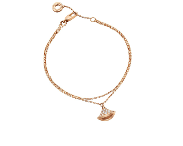 الأنوثة الإيطالية في مجموعة مجوهرات 