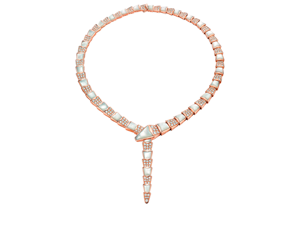 الأنوثة الإيطالية في مجموعة مجوهرات 