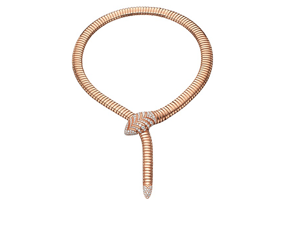 الأنوثة الإيطالية في مجموعة مجوهرات 