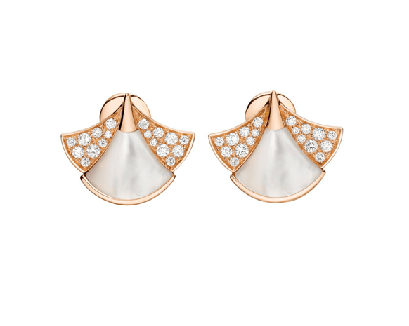 الأنوثة الإيطالية في مجموعة مجوهرات 