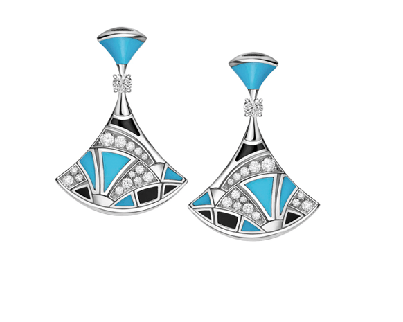 الأنوثة الإيطالية في مجموعة مجوهرات 