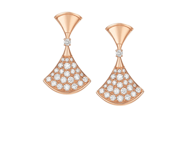 الأنوثة الإيطالية في مجموعة مجوهرات 