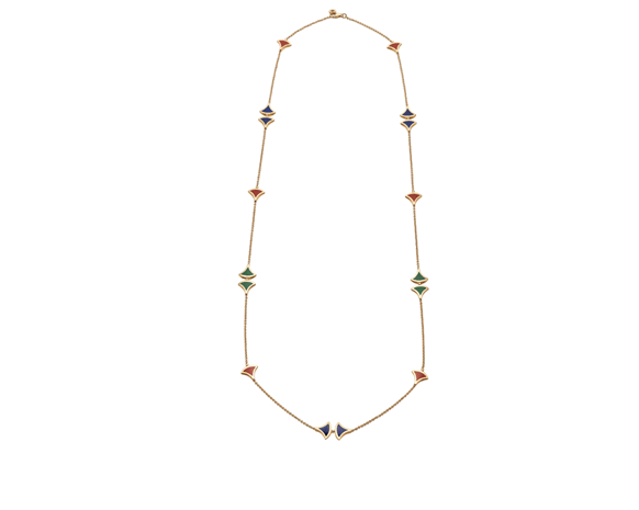 الأنوثة الإيطالية في مجموعة مجوهرات 