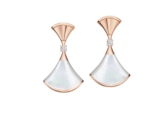 الأنوثة الإيطالية في مجموعة مجوهرات 