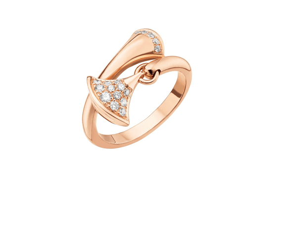 الأنوثة الإيطالية في مجموعة مجوهرات 