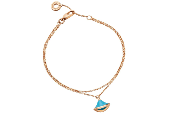 الأنوثة الإيطالية في مجموعة مجوهرات 