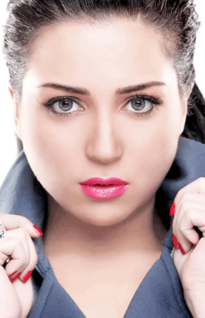 خاص - ما هي صلة القرابة بين كارمن لبّس ومي عز الدين؟