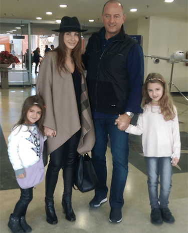 بالصور- بنات النجمات يخطفن منهنّ الأضواء في يوم الأم