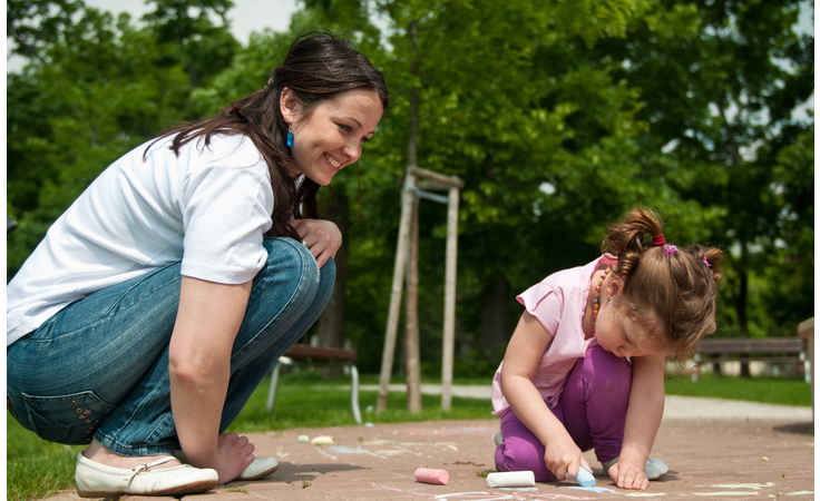 لا أحبّ أن ألعب مع طفلي.. هل أنا أمّ سيّئة؟