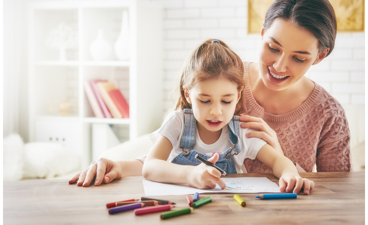 لا أحبّ أن ألعب مع طفلي.. هل أنا أمّ سيّئة؟