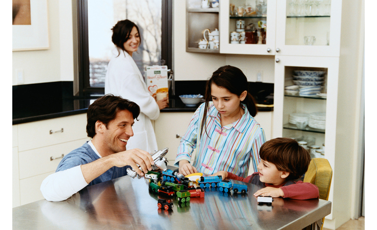 لا أحبّ أن ألعب مع طفلي.. هل أنا أمّ سيّئة؟