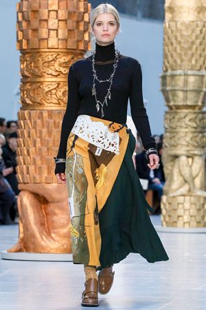 كلوي تمنحنا تصاميم متجددة مستوحاة من أعمال فنية في مجموعة شتاء 2020