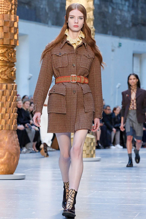 كلوي تمنحنا تصاميم متجددة مستوحاة من أعمال فنية في مجموعة شتاء 2020