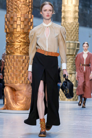 كلوي تمنحنا تصاميم متجددة مستوحاة من أعمال فنية في مجموعة شتاء 2020