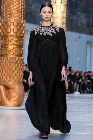 كلوي تمنحنا تصاميم متجددة مستوحاة من أعمال فنية في مجموعة شتاء 2020