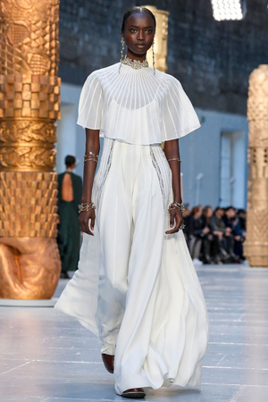 كلوي تمنحنا تصاميم متجددة مستوحاة من أعمال فنية في مجموعة شتاء 2020