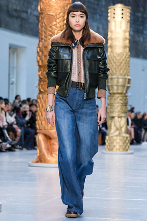 كلوي تمنحنا تصاميم متجددة مستوحاة من أعمال فنية في مجموعة شتاء 2020