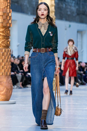 كلوي تمنحنا تصاميم متجددة مستوحاة من أعمال فنية في مجموعة شتاء 2020