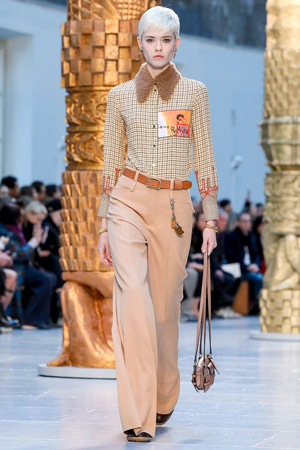 كلوي تمنحنا تصاميم متجددة مستوحاة من أعمال فنية في مجموعة شتاء 2020