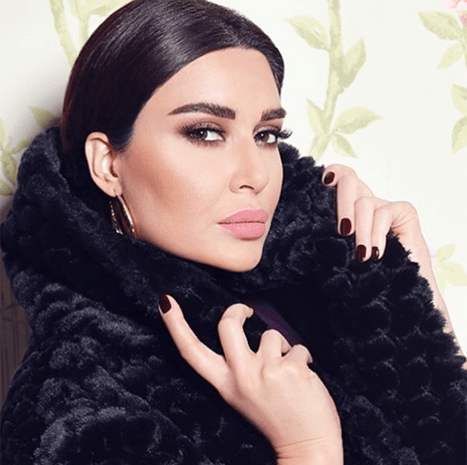 سيرين عبد النور تتقن اختيار تسريحات شعرها