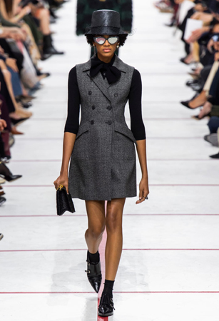 ماريا غارسيا كيوري تؤكد رسالتها مع ديور بمجموعة تنتصر لتمكين المرأة