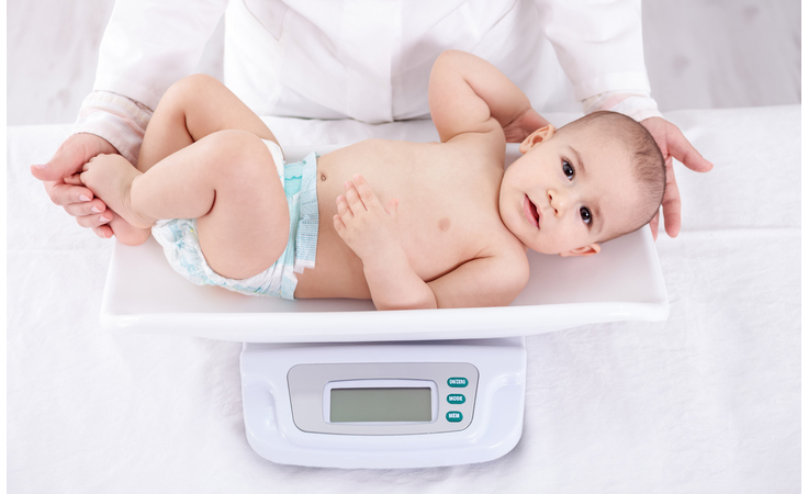 أسباب غير متوقعة قد تسبّب تأخر نموّ طفلك