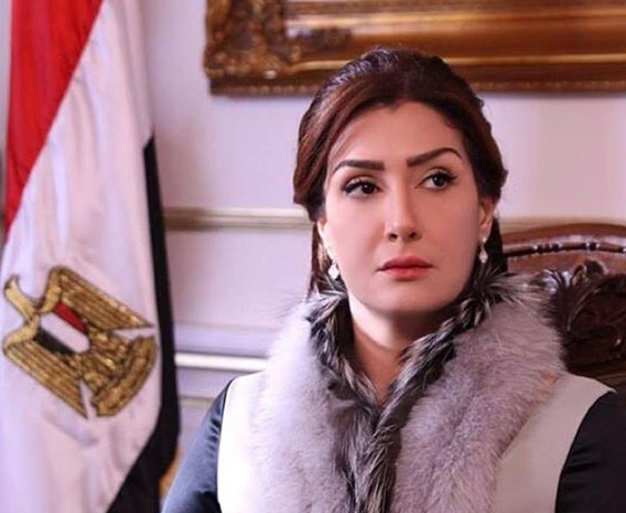 غادة عبد الرازق وإطلالات 