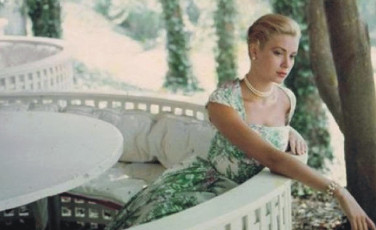 نواعم تعرض لكِ حياة غريس كيلي من السينما إلى العائلة المالكة