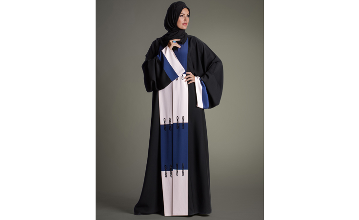 هكذا زيّنت كريستالات سواروفسكي عبايات