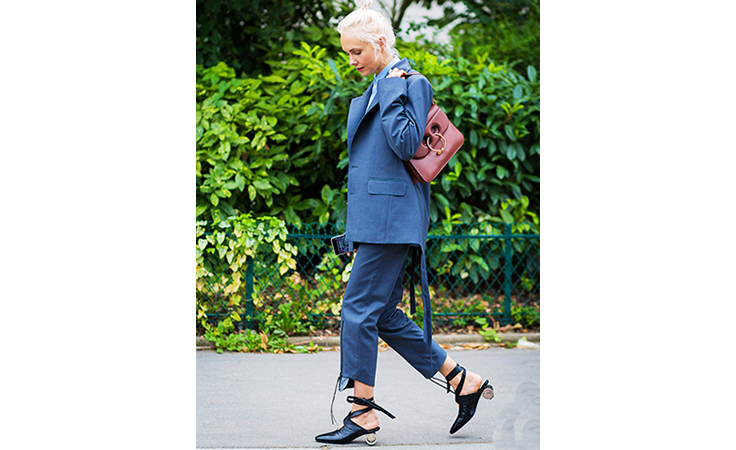 كيف تختارين ملابسك لمقابلة عمل؟