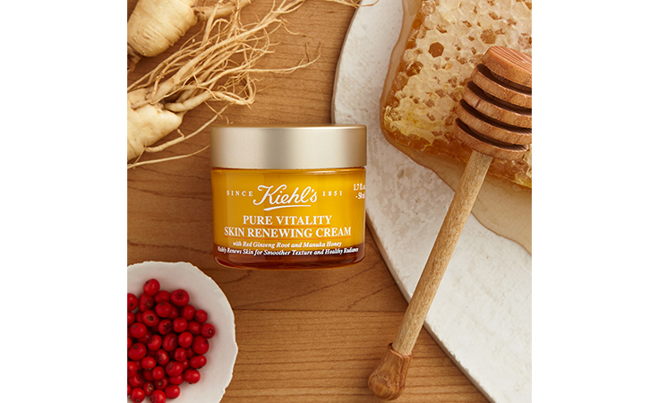 خاصّ نواعم: تعرّفي إلى خصائص كريم Pure Vitality Skin Renewing الثوري
